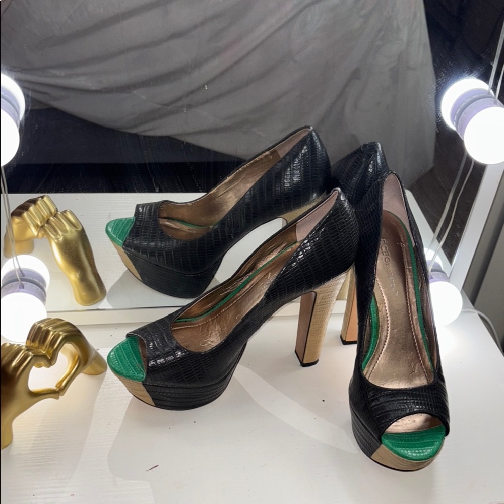 Elegant Black and Green Peep Toe 👠